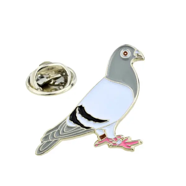 Racing pigeon pin badge